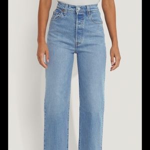 Levi’s ribcage straight jeans light wash